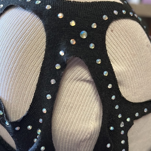 Black 3/4 length sleeve shirt with cut outs at the shoulders with crystals - Picture 4 of 10